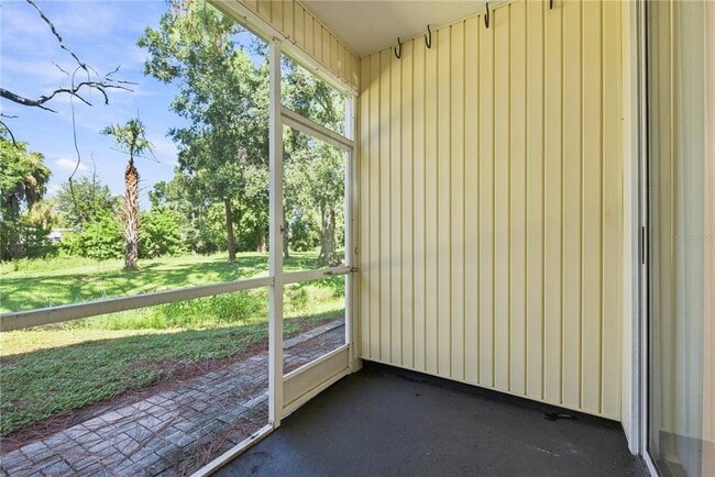 Building Photo - 13710 Forest Lake Dr