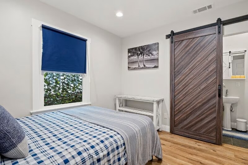 Building Photo - 747 N Wilton Pl