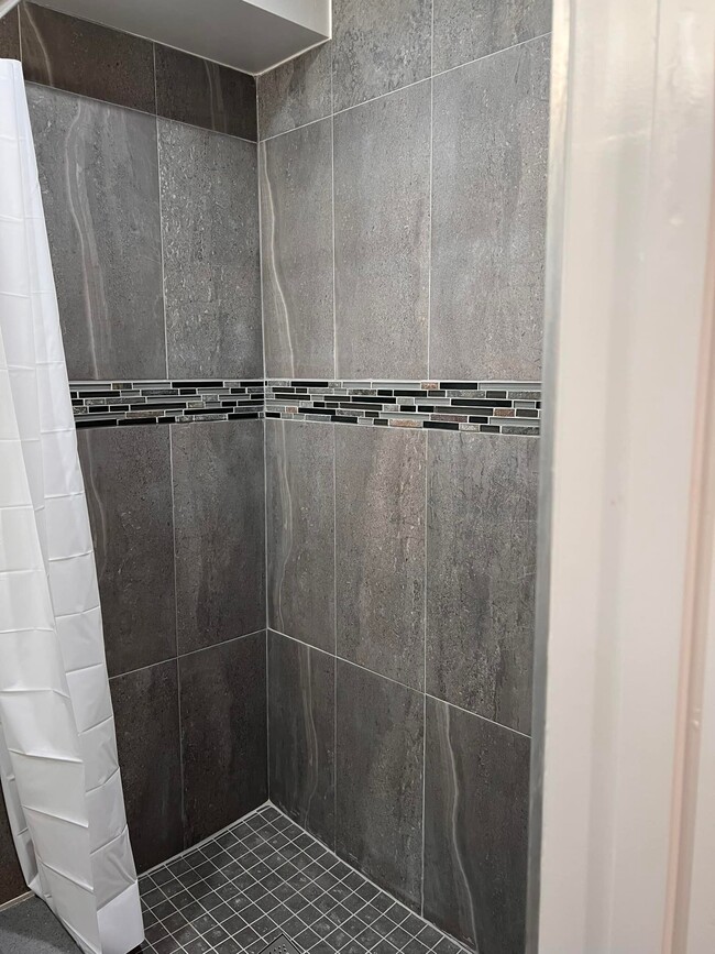 Building Photo - 620 1st St SE