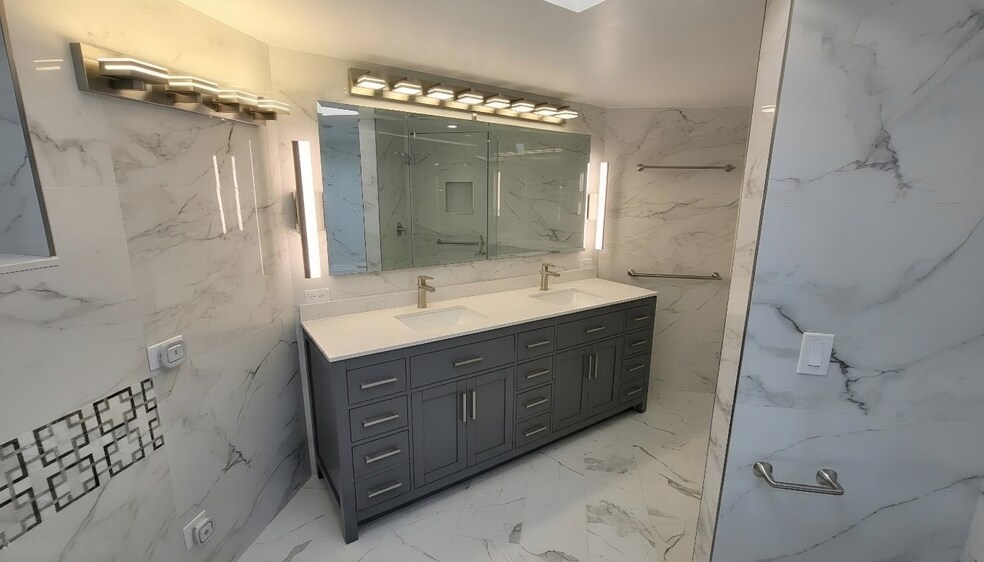 Building Photo - 5279 Fountains Dr S