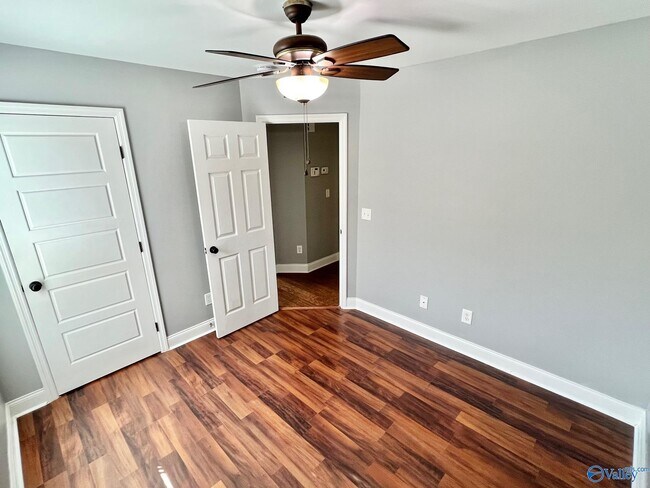 Building Photo - 105 Summerset Ln