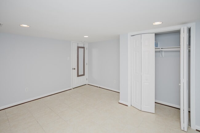 Building Photo - 2177 Chain Bridge Rd