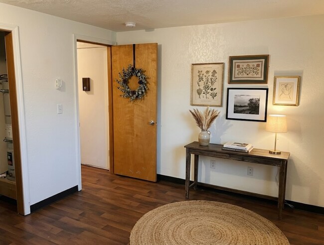 Building Photo - Spacious 1BR w/ Off-Street Parking | Quiet 4-Unit Building + Pet Friendly