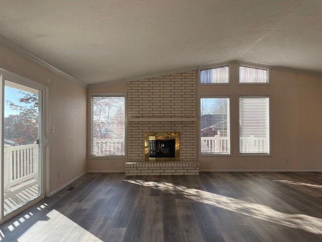 Building Photo - Spacious House on the Northeast Bench in Orem