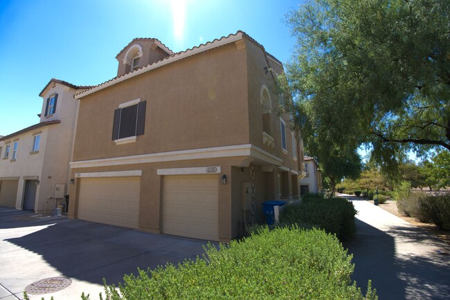 Building Photo - Comfort with Resort-Style Living 2BED/2BAT...