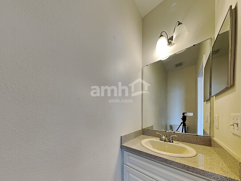 Building Photo - 8523 Deer Chase Dr