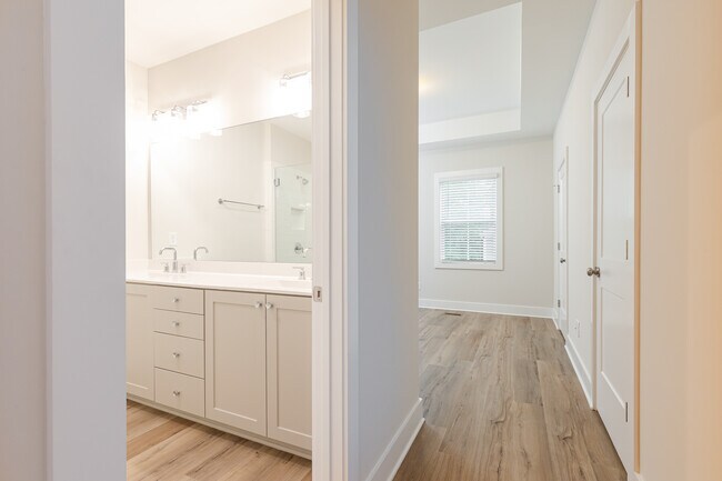 Building Photo - 84 Adore Ct SE