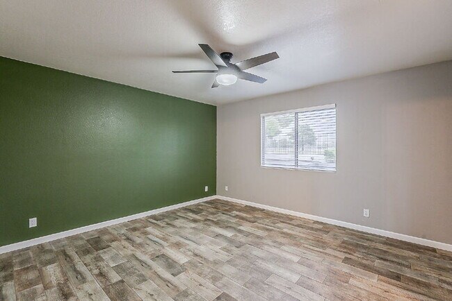 Building Photo - 841 N Hillridge