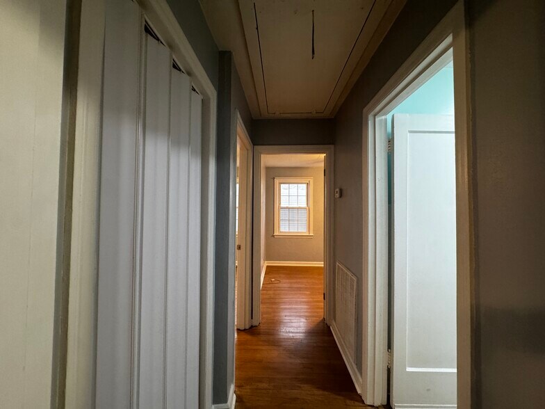 Building Photo - 937 Shamrock Ave