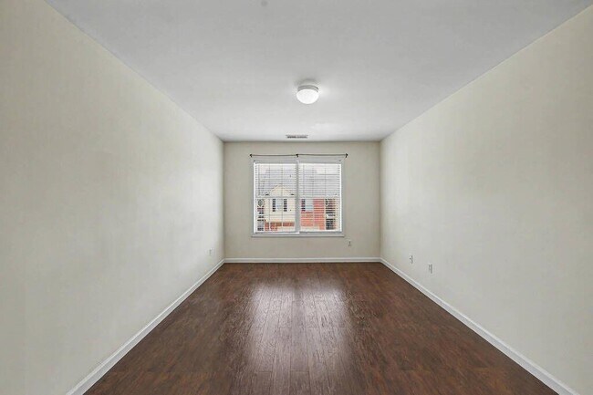 Building Photo - 2150 Waterford Park Dr