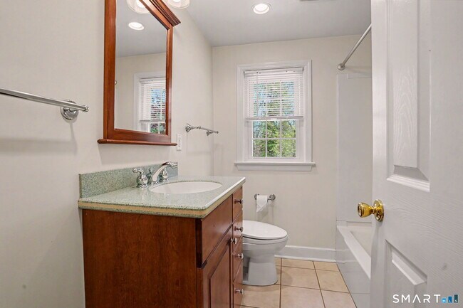 Building Photo - 32 Crescent Dr