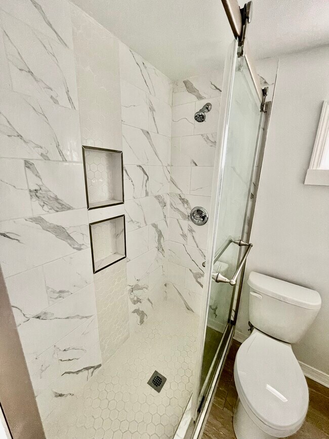 Building Photo - 9305 River Ln