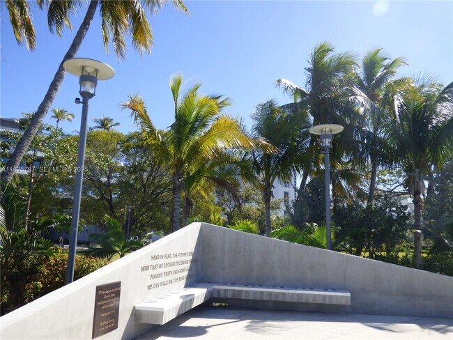 Building Photo - 1701 Sunset Harbour Dr