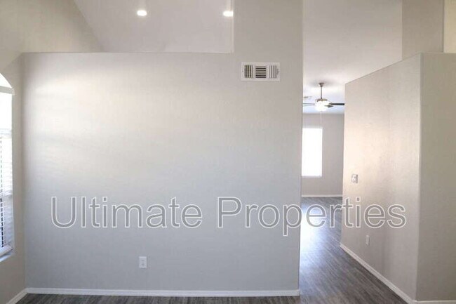 Building Photo - 7132 W La Senda Dr