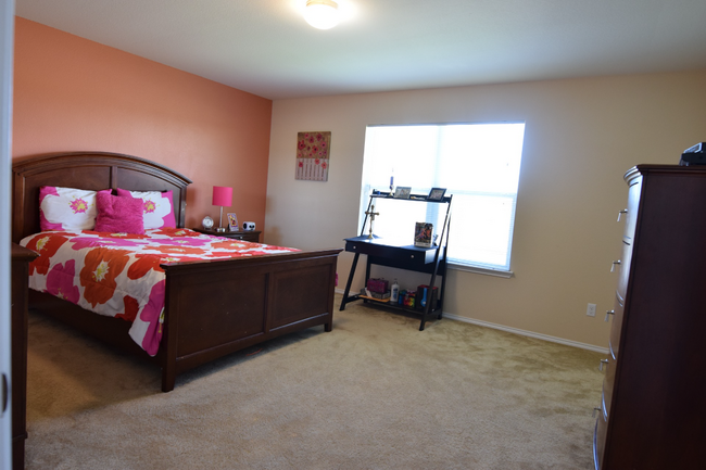 Building Photo - 2523 Red Fern Dr
