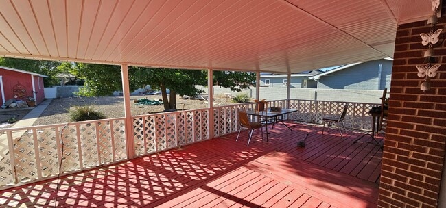 Building Photo - Gorgeous 3 bedroom, 2 bath home Available 4/17