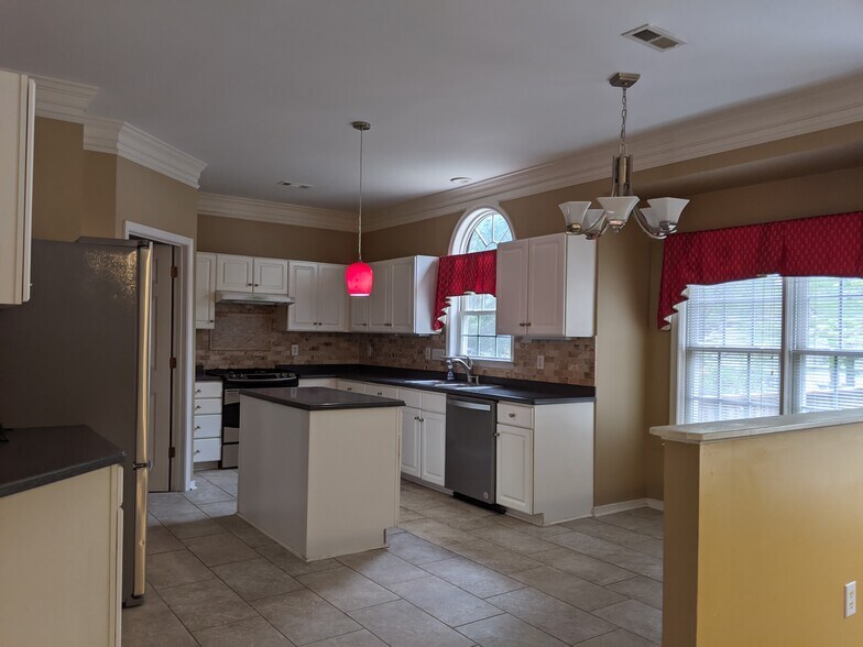 Kitchen - 10913 Brunson Way
