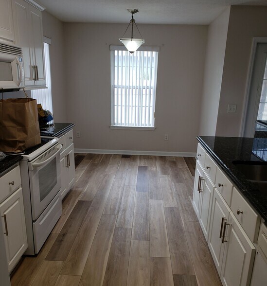 Building Photo - 301 Brynn Ct