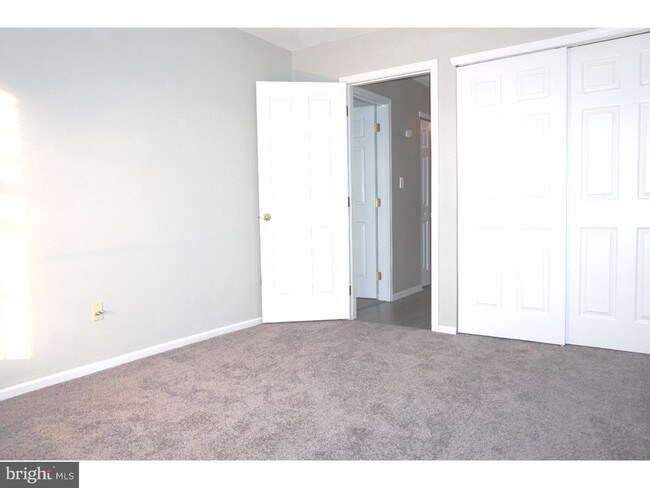 Building Photo - 203 Steeplechase Ct