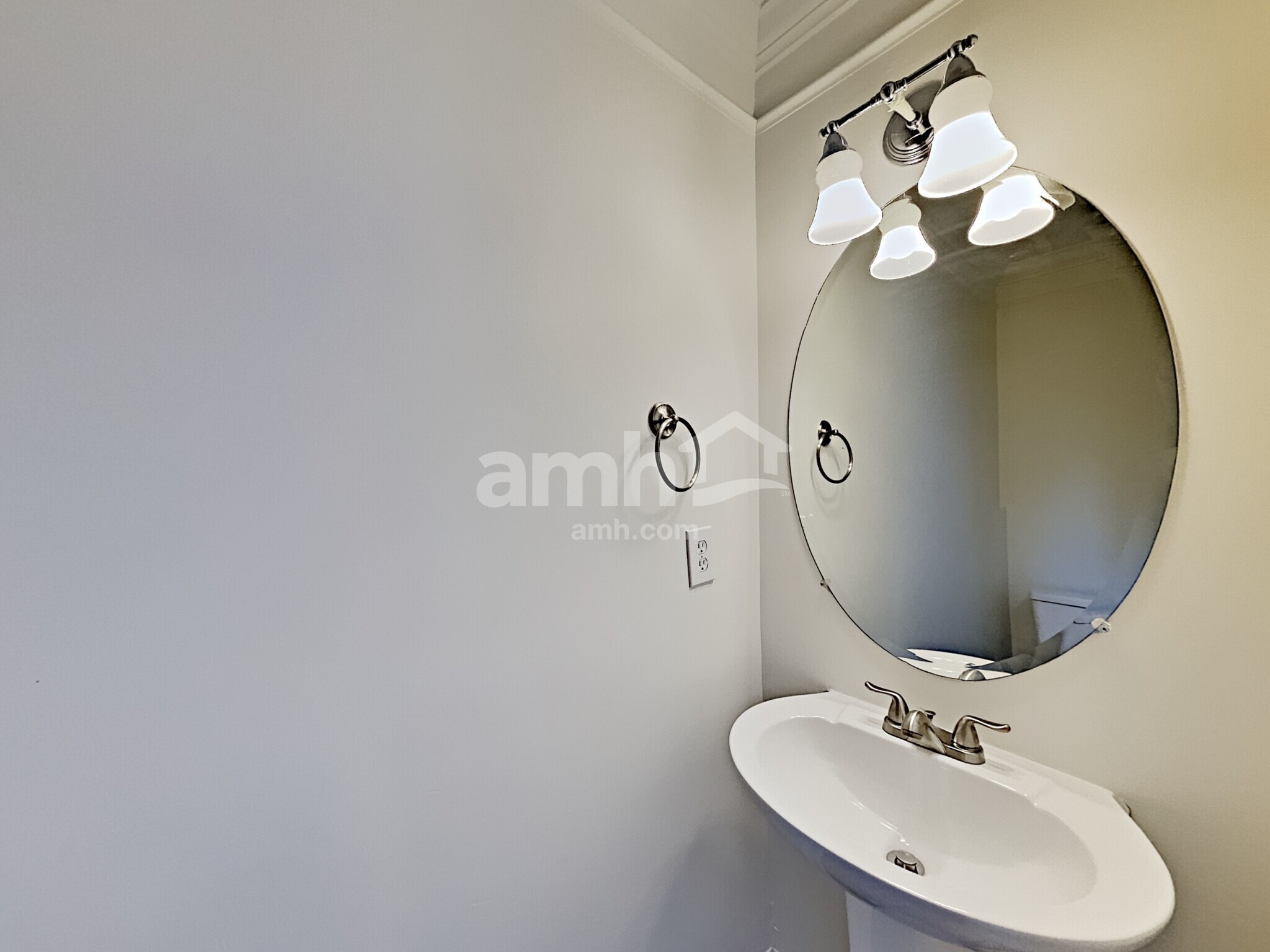 Building Photo - 5125 Macarthur Ave