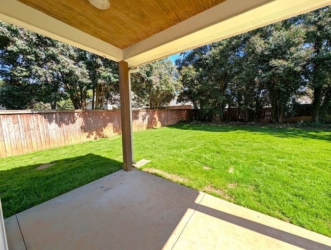 Building Photo - Stunning Contemporary 2 story, 4 bedroom, 3 full bath home is Located in the Merry Oaks Community!