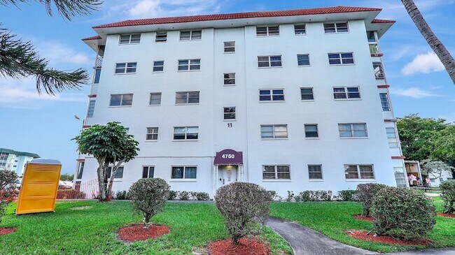 Building Photo - 4750 NW 22nd Ct