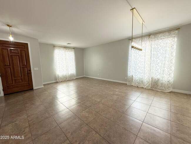 Building Photo - 2472 E Mead Dr