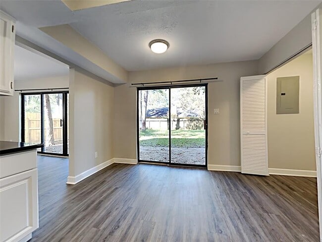 Building Photo - 3215 Sycamore Springs Dr