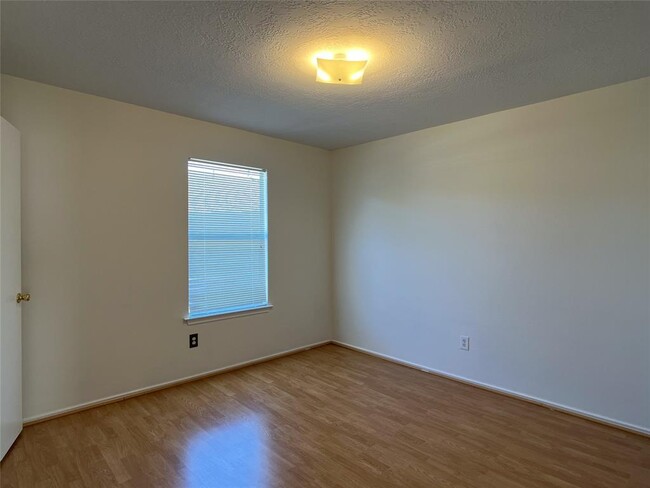 Building Photo - 8222 Gold Tee Dr