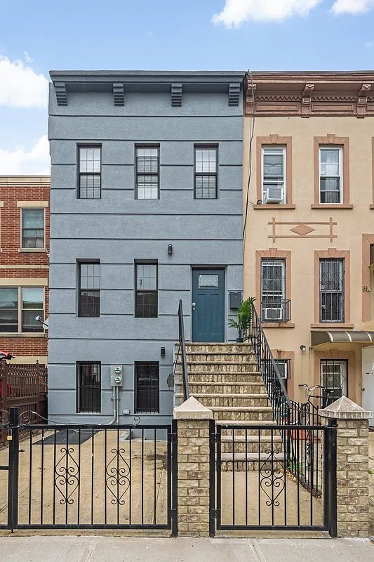 Building Photo - Hull Street