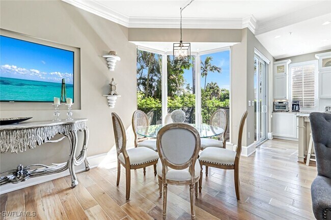 Building Photo - 993 8th St S