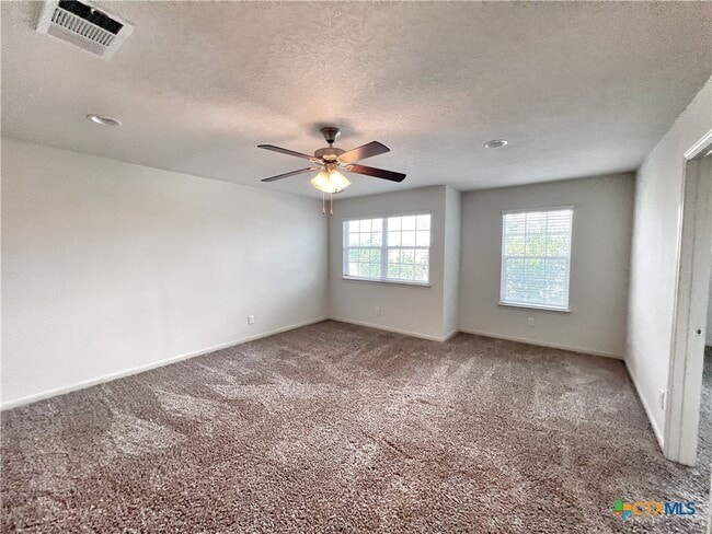Building Photo - 310 Creekview Way