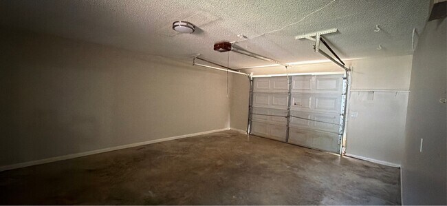 Building Photo - 112 Tres Dr