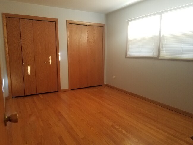 Building Photo - 6042 S Kolmar Ave