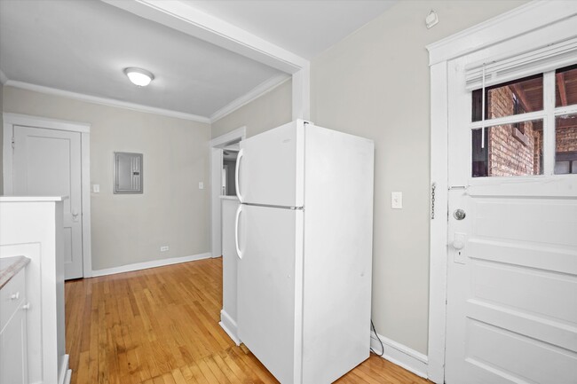 Building Photo - Top Floor Forest Park Studio with Spacious...