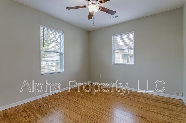 Building Photo - 10 Montana St