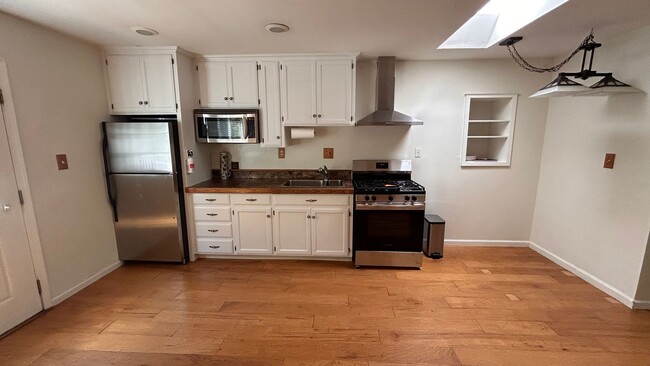 Building Photo - 22148 Crystal Falls Dr W