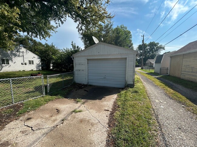 Building Photo - 421 N 35th St