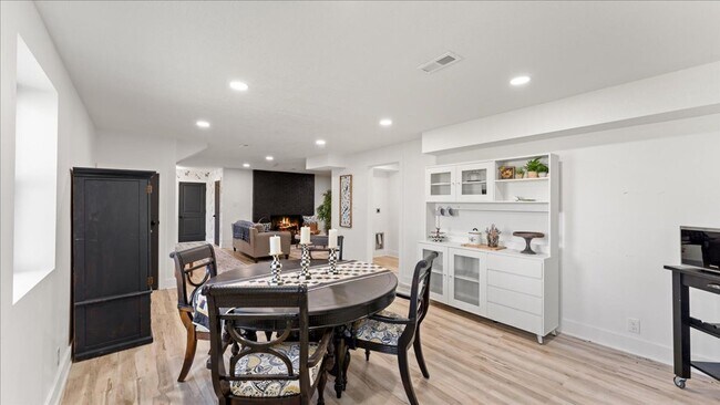 Building Photo - Renovated Mid-Century Modern Home in Belmont West with Finished Basement & Fenced Yard