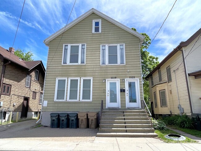 Building Photo - 1119/21 Bowen Ct.