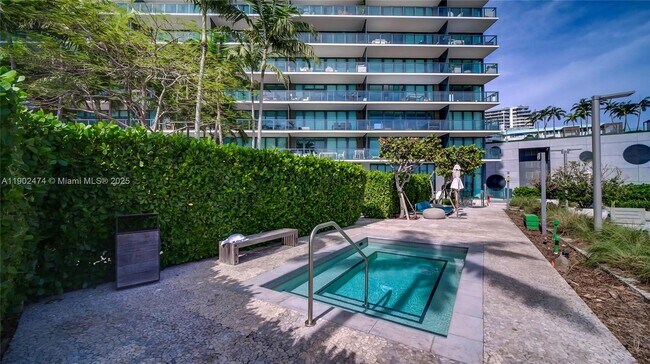 Building Photo - 480 NE 31st St