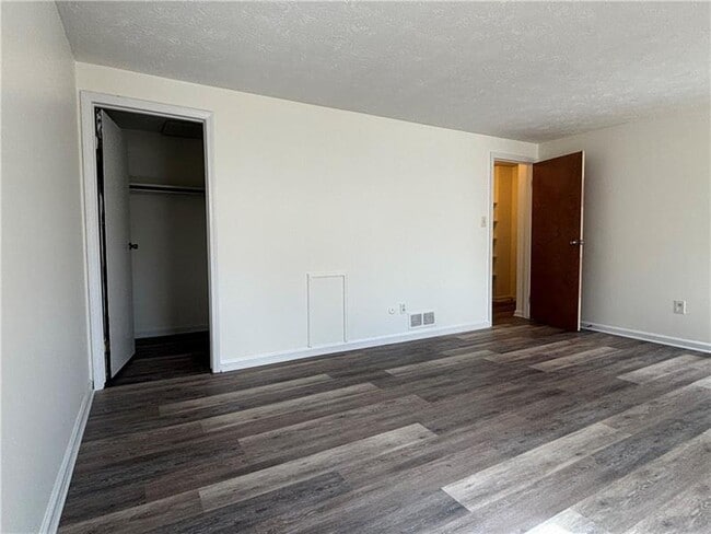 Building Photo - 456 Hunting Creek Rd