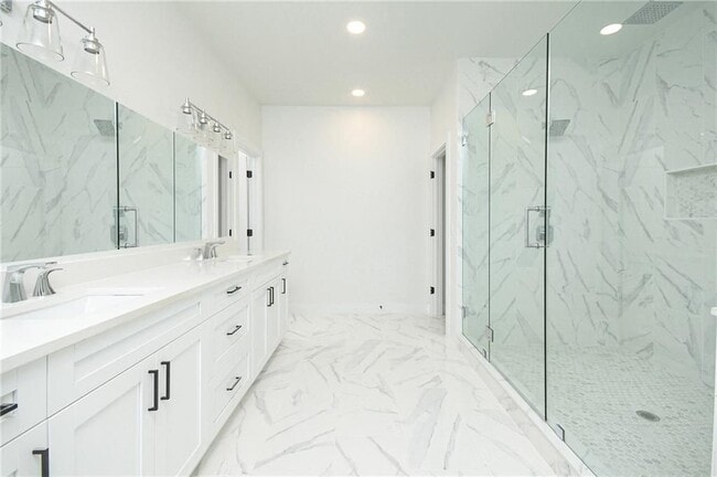 Building Photo - 3604 Pineview Cir NW