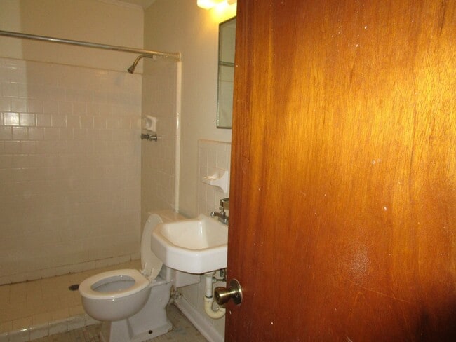 Building Photo - 3 BR, 2 BA House