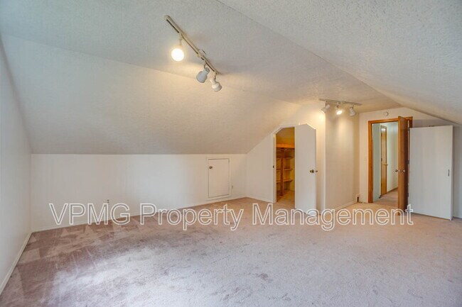 Building Photo - 4017 NE 157th Ave