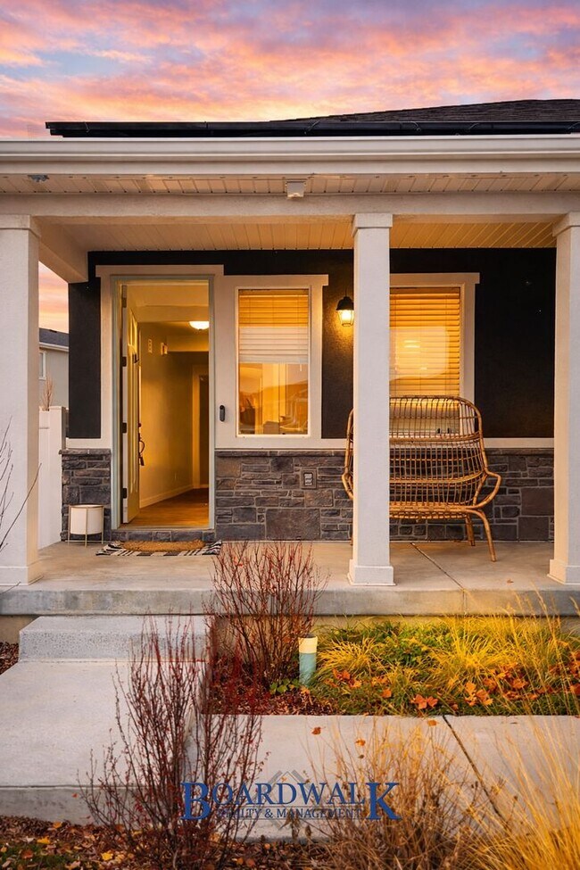 Building Photo - Modern 4-Bedroom Home in Herriman