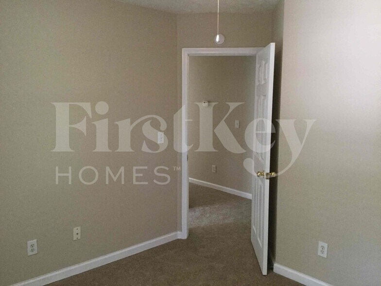 Building Photo - 200 Fairview Chase Rd