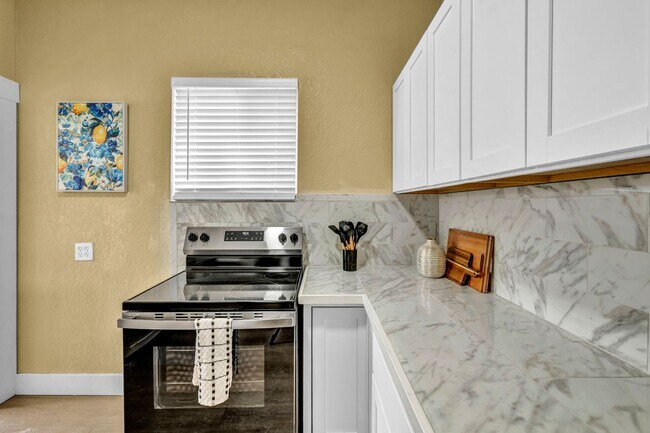Building Photo - FULLY FURNISHED & BEAUTIFULLY REMODELED CLASSIC HOME NEAR UNR WITH UNBEATABLE I-80 ACCESS