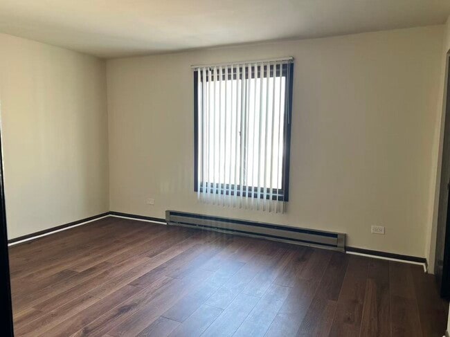 Building Photo - 16640 Crescent Ave