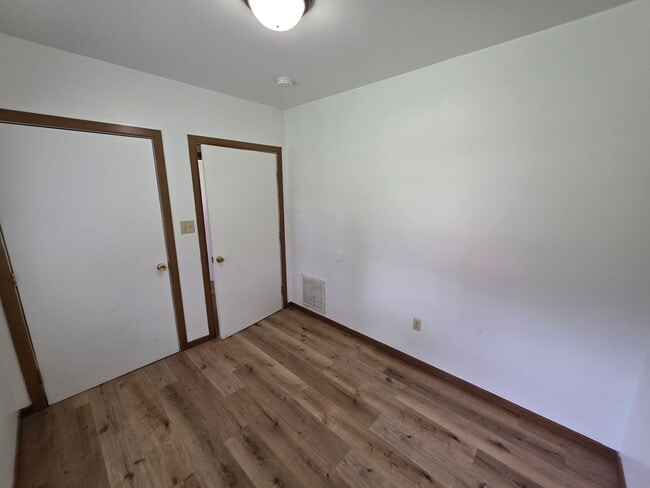 Building Photo - 3 Bedroom / 1.5 Bath Home in Lake Station